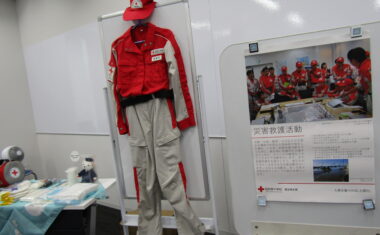展示コーナー：赤十字にまつわる物品も紹介しています