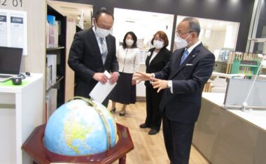 ▲図書館（大宮館）を見学