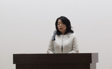 ▲式辞に立つ吉野純学部長