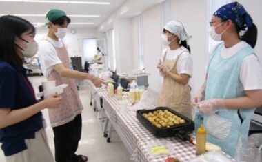 〈学生料理(たこ焼き)〉