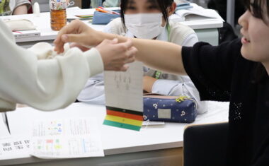 「災害看護論(１年次)」では、在学生とグループになって、トリアージを学びました。