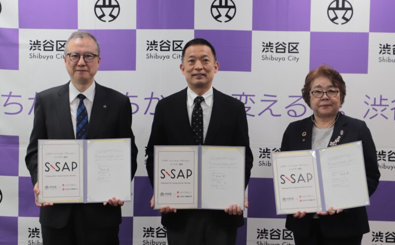 写真左から、<br>中島 淳　院長（日本赤十字社医療センター）、長谷部 健　渋谷区長、守田 美奈子　学長（日本赤十字看護大学）</br>