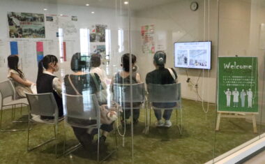 実習関連の展示と動画上映。ご存知の場所がありましたか？