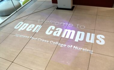 サイネージでWelcome to open campus♪