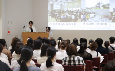 学長からの本学の特徴について説明