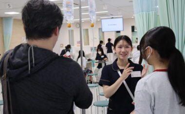 看護技術体験は在学生との交流の場にも