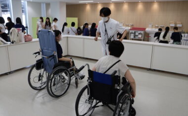 正しい操作方法学び、利用者の思いを理解します