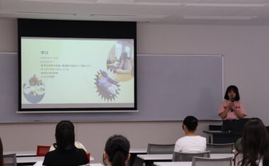 交換留学体験では新しい価値観を得て、かけがえのない経験をした様子を発表
