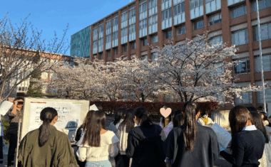 良い天候にも恵まれ、屋外の一時避難場所を確認しながら学内外を回りました。 終了時には緊張もほぐれ、オリエンテーリングを通して友人もできました。