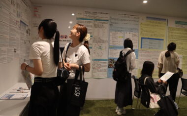 教員の学会発表ポスターにも、多くの方に興味を持っていただきました
