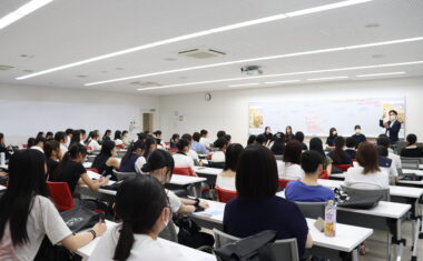 キャンパストークは立ち見が出る程盛況に